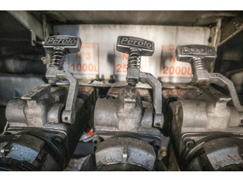Грузовик-цистерна Renault 180 DCI+5500L/3COMP LAMES: фото 5