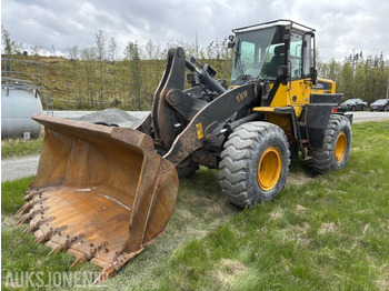 Колёсный погрузчик KOMATSU WA320
