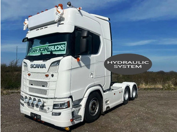 Тягач SCANIA