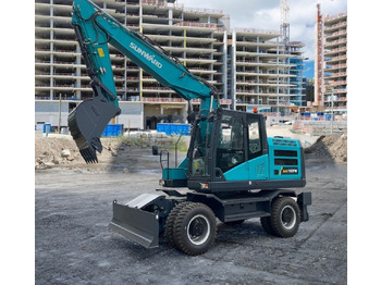 : фото в шапке страницы