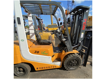 Дизельный погрузчик KOMATSU