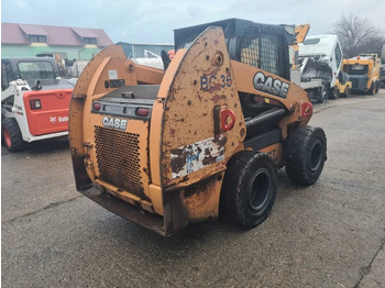 Мини-погрузчик с бортовым поворотом Case SR 250: фото 3 Мини-погрузчик с бортовым поворотом Case SR 250: фото 3