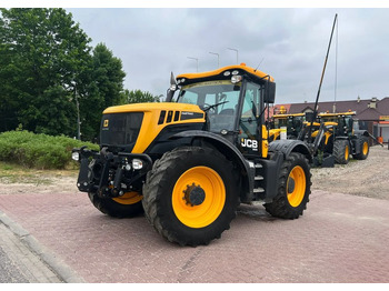 Трактор JCB