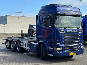 Грузовик-контейнеровоз/ Сменный кузов Scania R520 V8 8x4*4 Retarder / BDF / Full Air / Euro 6: фото 2