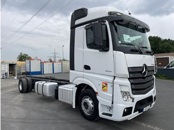 Грузовик-шасси MERCEDES-BENZ Actros 1843