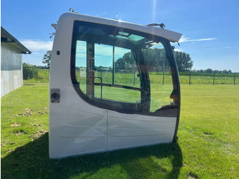 Кабина и интерьер LIEBHERR