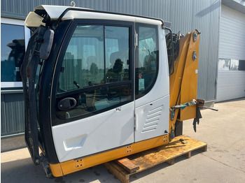 Кабина и интерьер LIEBHERR