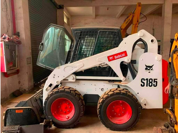 Мини-погрузчик с бортовым поворотом BOBCAT S185