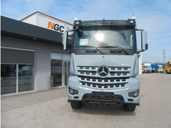 Грузовик-шасси Mercedes-Benz Arocs 5 3351K 6x4 Fgst. neu: фото 2