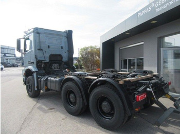 Грузовик-шасси Mercedes-Benz Arocs 5 3351K 6x4 Fgst. neu: фото 4