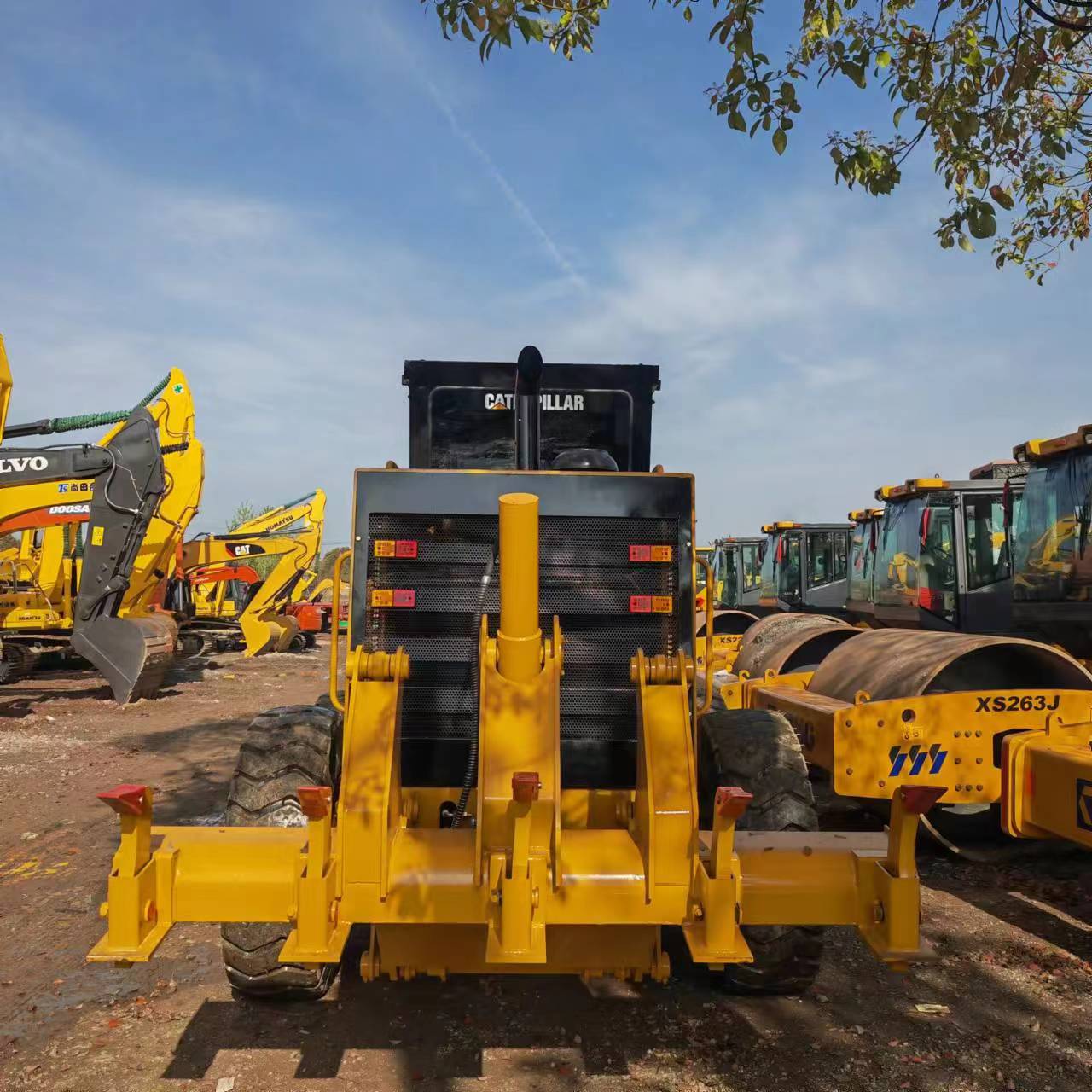 Грейдер CATERPILLAR 140H