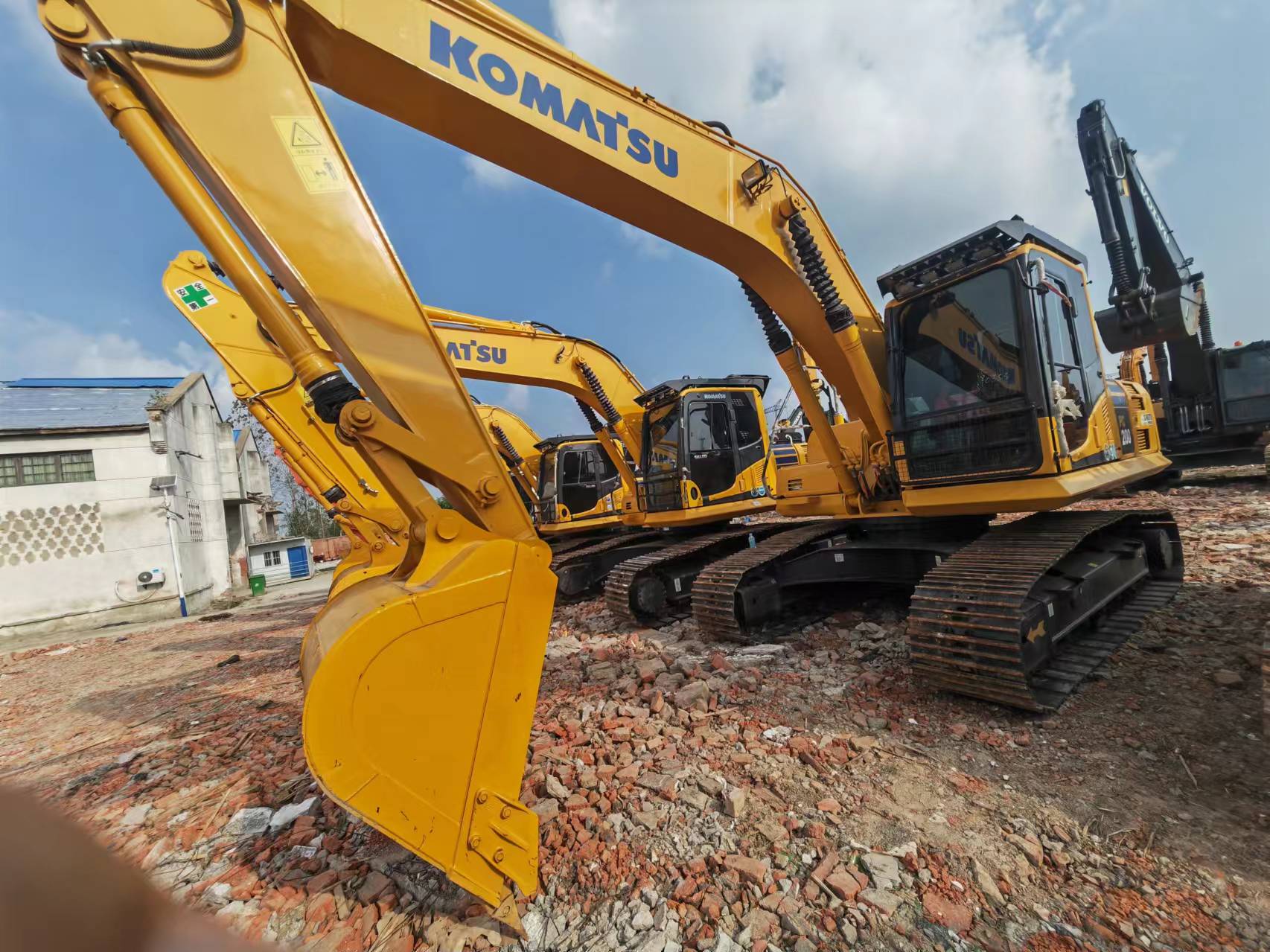 Гусеничный экскаватор KOMATSU PC200: фото 2 Гусеничный экскаватор KOMATSU PC200: фото 2