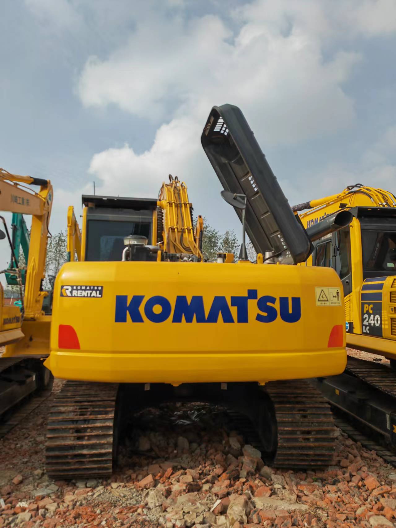 Гусеничный экскаватор KOMATSU PC200: фото 5 Гусеничный экскаватор KOMATSU PC200: фото 5