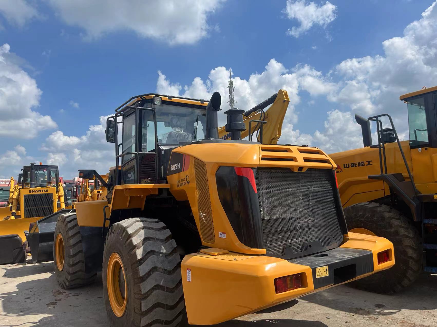 Колёсный погрузчик LIUGONG