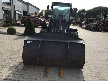 Колёсный погрузчик JCB 409: фото 3