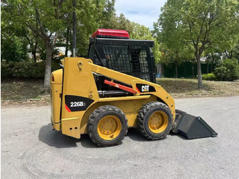 Мини-погрузчик с бортовым поворотом CATERPILLAR 226B3