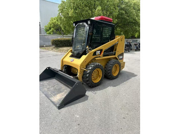 Мини-погрузчик с бортовым поворотом CATERPILLAR 226B3