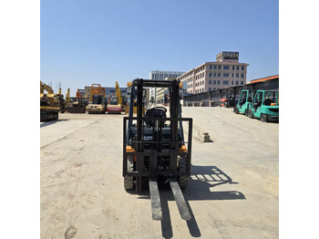 Дизельный погрузчик Toyota FD30: фото 2 Дизельный погрузчик Toyota FD30: фото 2