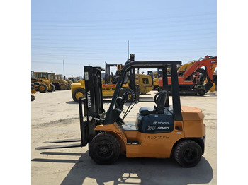 Дизельный погрузчик Toyota FD30: фото 3 Дизельный погрузчик Toyota FD30: фото 3