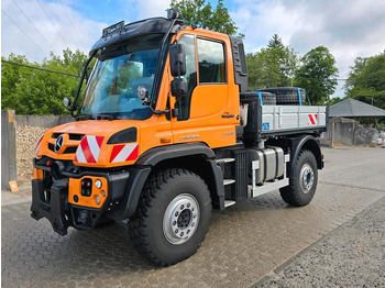 Снегоуборочная машина UNIMOG