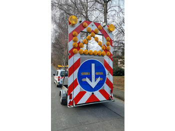 Прицеп Mersch Nissen LED Absperrtafel VZ616 Verkehrssicherung Vorwarner Vorwarntafel Verkehrsleittafel Verkehrsleitanhänger Verkehrssicherungsanhänger Sperrwand Sperrtafel: фото 5