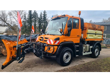 Снегоуборочная машина Zu vermieten Unimog 405 U527 Winterdienst Schmidt Salzstreuer 423 429 430 Mercedes Benz 318 527 Vermietung: фото 2