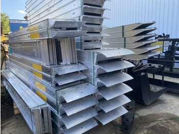 Погрузочная рампа rampes de chargement en alu: фото 2 Погрузочная рампа rampes de chargement en alu: фото 2