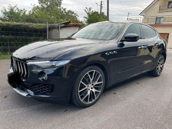 Внедорожник MASERATI
