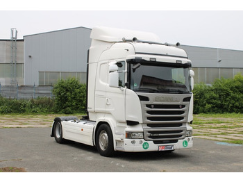 : фото в шапке страницы