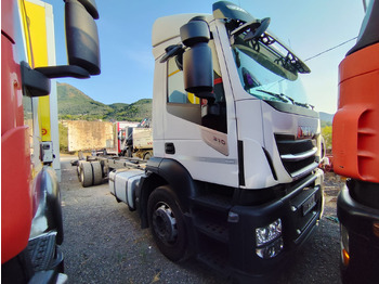 Грузовик с закрытым кузовом IVECO Stralis