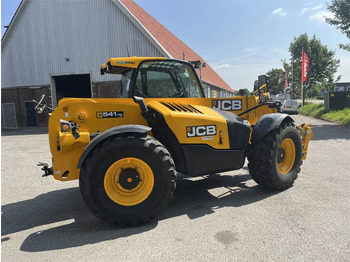 Телескопический погрузчик JCB