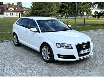 Легковой автомобиль AUDI