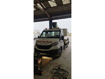 Грузовик с подъемником IVECO Daily