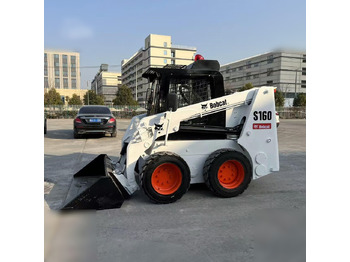 Мини-погрузчик с бортовым поворотом BOBCAT S160