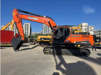 Гусеничный экскаватор DOOSAN DX260
