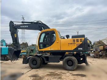 Колёсный экскаватор VOLVO