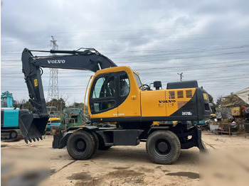 Колёсный экскаватор VOLVO