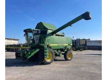 Зерноуборочный комбайн JOHN DEERE