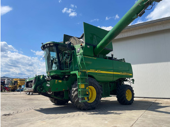 Зерноуборочный комбайн JOHN DEERE