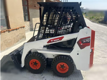 Мини-погрузчик с бортовым поворотом BOBCAT S70