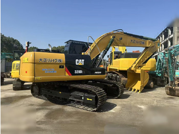 Гусеничный экскаватор CATERPILLAR 320D2