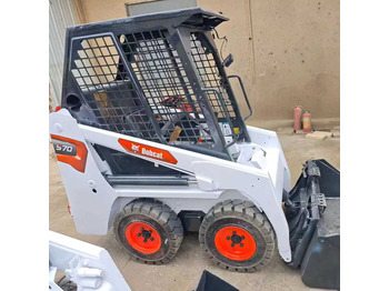 Мини-погрузчик с бортовым поворотом BOBCAT S160