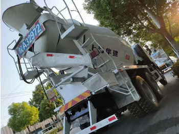 Грузовик-цистерна HINO 700: фото 4 Грузовик-цистерна HINO 700: фото 4