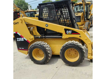Мини-погрузчик с бортовым поворотом CATERPILLAR 226B