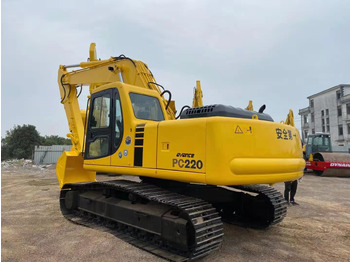 Гусеничный экскаватор KOMATSU PC220-6: фото 2 Гусеничный экскаватор KOMATSU PC220-6: фото 2