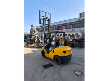 Дизельный погрузчик KOMATSU