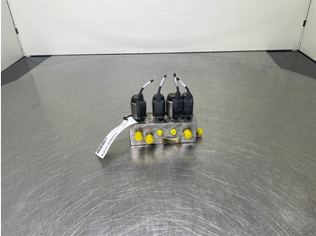 : фото в шапке страницы