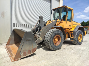 Колёсный погрузчик VOLVO L90