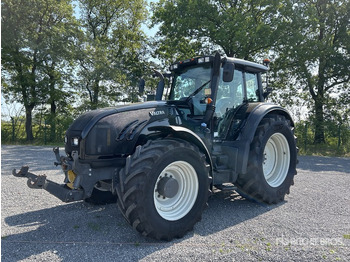 Трактор VALTRA T213