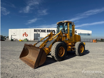 Колёсный погрузчик JCB